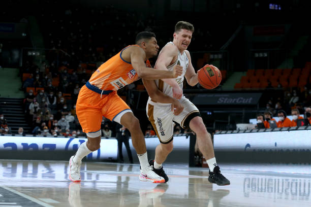 阿坎吉本人 阿坎吉本人