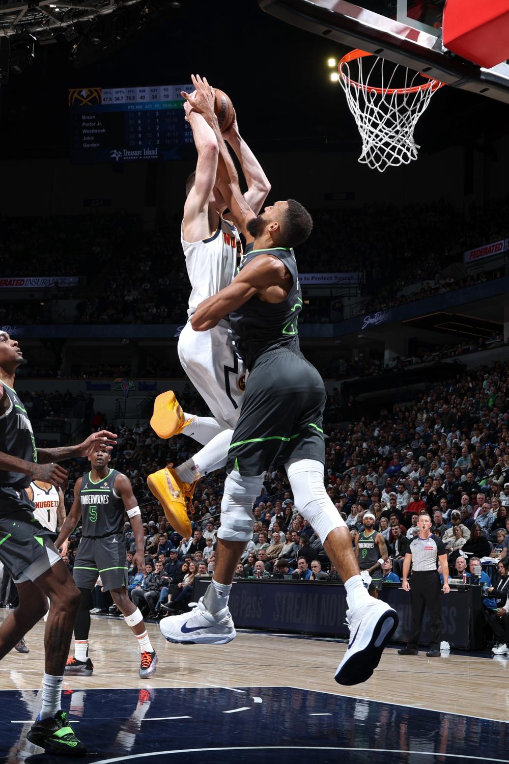 年被吸引到 年被吸引到